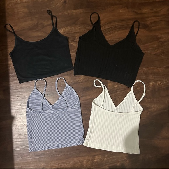 Bundle of 4 Cropped Tanks - Picture 2 of 8